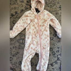 The Northface baby fuzzy footie for winter 12-18 months in perfect condition